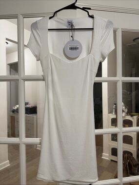 Princess Polly size 4 White Square Neck Short Sleeve Dress